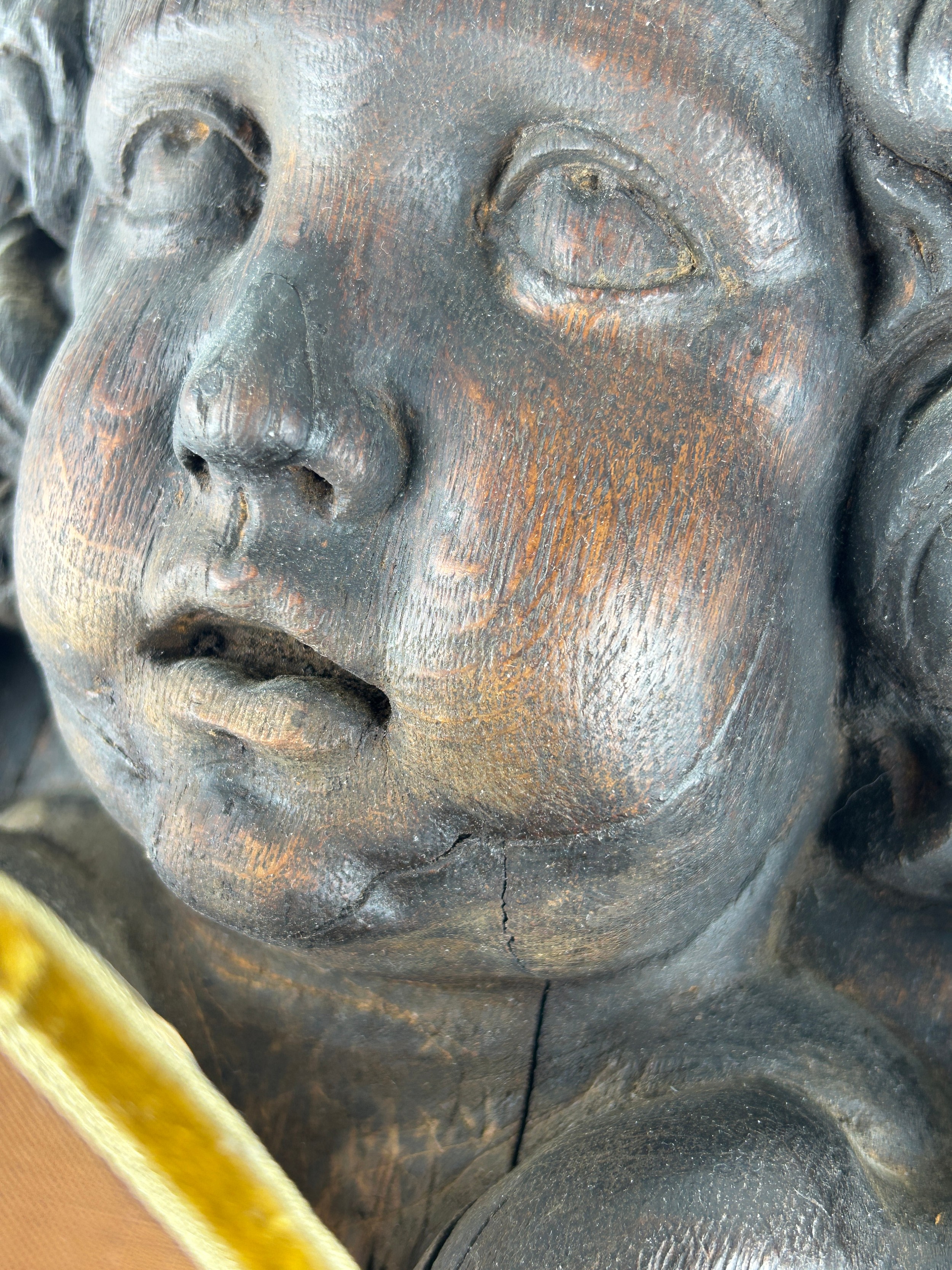 A CAROLEAN STYLE 17TH CENTURY WALL BRACKET POSSIBLY ITALIAN WITH HEAVILY CARVED CHERUBS HEAD, - Image 9 of 9