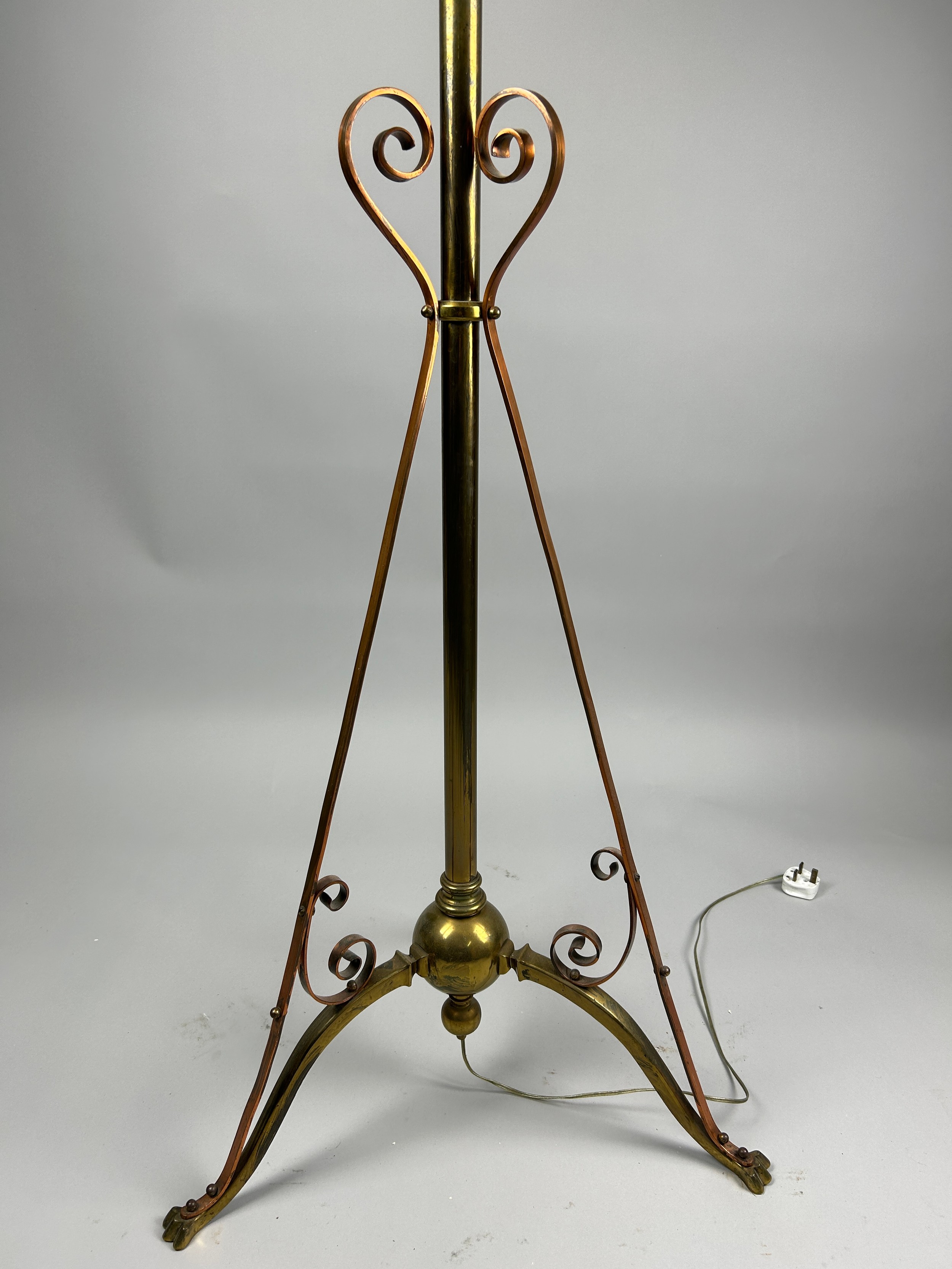 A TELESCOPIC ART NOUVEAU BRASS TRIPOD STANDARD LAMP WITH SCROLLS AND ROUNDELS, 135cm H - Image 2 of 4