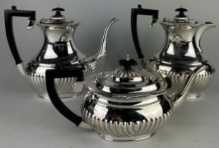 AN ELIZABETH II SILVER TEA SET BY PARKIN SILVERSMITHS LTD, SHEFFIELD, 1986 Comprising a coffee