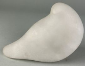 A MARBLE SCULPTURE OF A BIRD SIGNED INDISTINCTLY TO VERSO 'MICHAEL 91', 10.5cm h x 15cm w