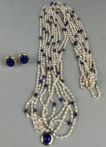 A LAPIS LAZULI AND CULTURED PEARL NECKLACE IN 14CT GOLD, Lapis centrepiece, along with a pair of