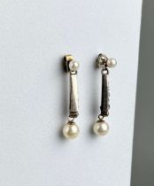 A PAIR OF WHITE GOLD PEARL EARRINGS WITH TRIANGULAR SHAPED DIAMOND INSET DROPS. Weight 4.0gms