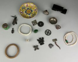 A COLLECTION OF CHINESE ITEMS TO INCLUDE METAL FIGURE OF THE BODDHISATVA, CHINESE PORCELAIN PLATE,