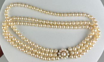 A 9CT GOLD AND CULTURED PEARL triple string necklace