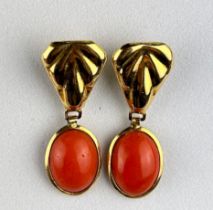 A PAIR OF 9CT GOLD AND CORAL EARRINGS. Weight 4.9gms.