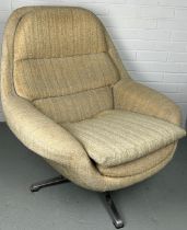 A MID CENTURY EGG SWIVEL CHAIR UPHOLSTERED IN ORIGINAL FABRIC RAISED ON CHROME SUPPORTS.