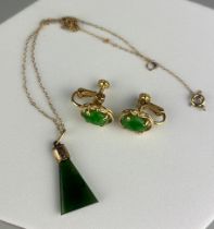 A PAIR OF JADE AND 9CT GOLD EARRINGS ALONG IWTH A SIMILAR TRIANGULAR JADE PENDANT MOUNTED IN GOLD