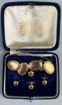 A 9CT GOLD DRESS SET HOUSED IN ANTIQUE CASE FOR H.R. MARSH'S, BATH Weight: 12.8gms