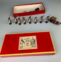A COLLECTION OF FRENCH MILITARY TOY FIGURINES, in a 'Les Soldats de Plomb' box
