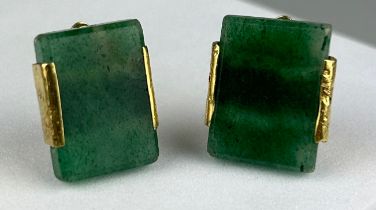 NEVIN HOLMES (TURKISH) A PAIR OF 18CT GOLD AND JADE INSET EARRINGS,