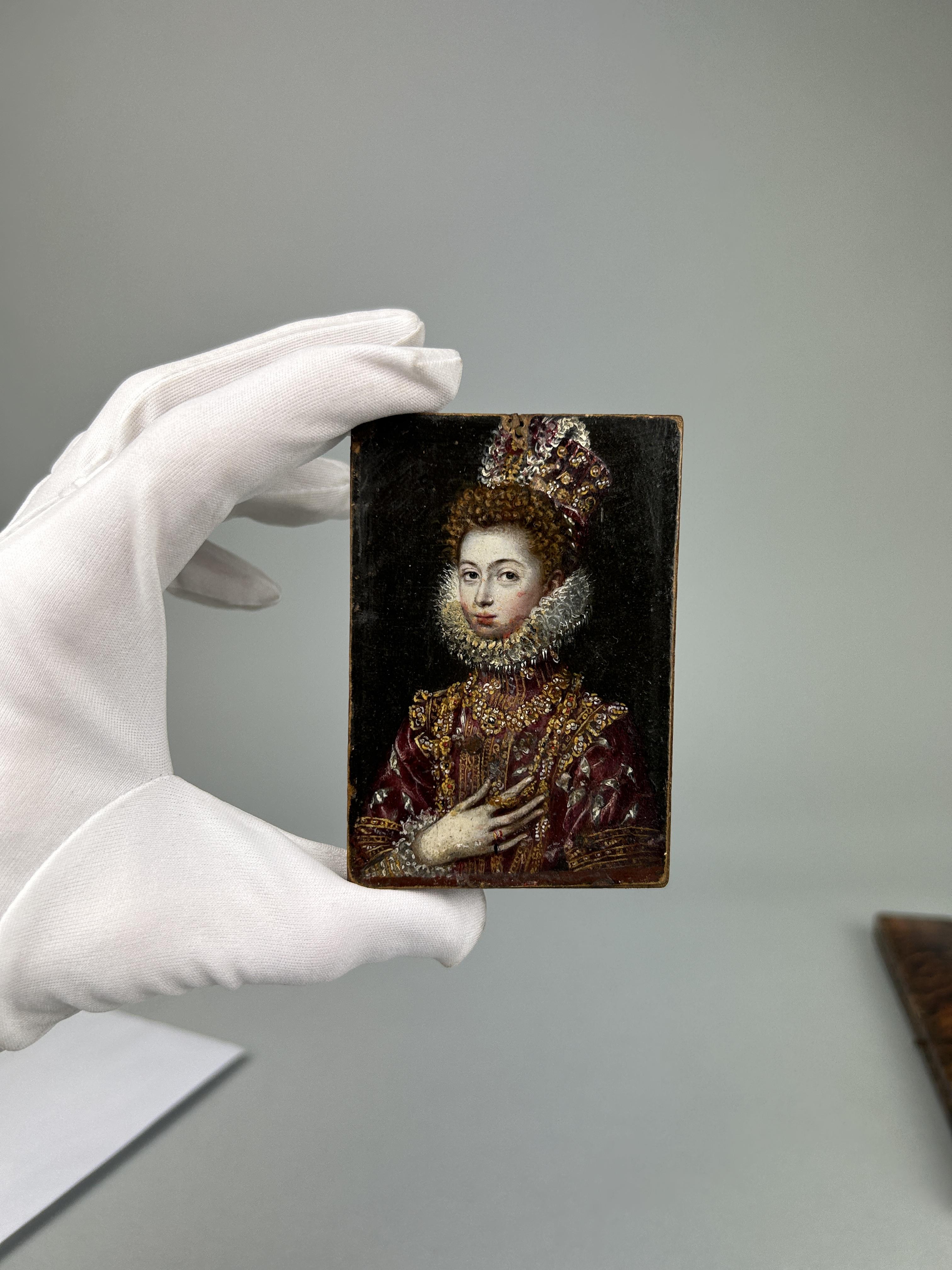 EARLY 17TH CENTURY SPANISH SCHOOL: MINIATURE PORTRAIT PAINTING PROBABLY DEPICTING ISABELLA CLARA - Image 3 of 5