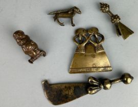 A COLLECTION OF AKAN GOLD WEIGHTS TO INCLUDE ONE SENUFO BROOCH (5)