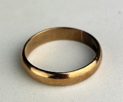 AN 18CT GOLD RING, Weight: 5.2gms