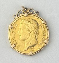 A NAPOLEONIC GOLD 40 FRANCS COIN 'EMPIRE FRANCAIS' DATED 1812, In gold mount. Weight: 14.98gms
