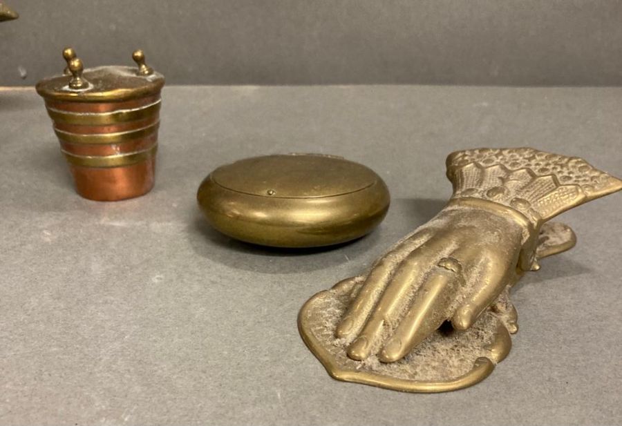 A selection of brass items to include birds and a French ashtray - Image 3 of 5