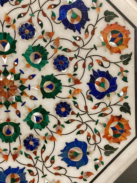 An Arts and craft style marble inlaid table top (Dia40cm) - Image 2 of 4