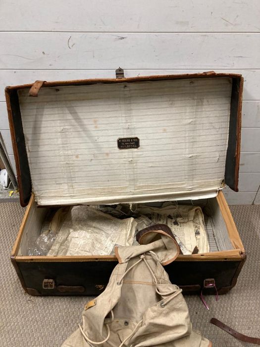 A selection of vintage luggage's to include a trunk AF, travelling case and a back pack - Image 4 of 6