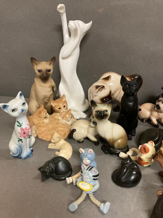 An extensive selection of ceramic and soap stone cats - Image 3 of 5