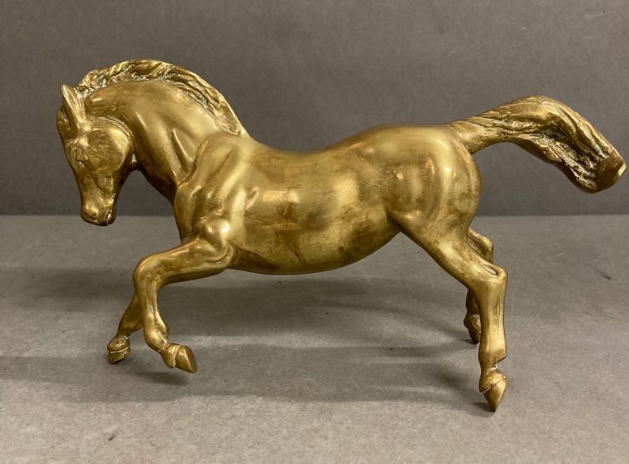 A vintage brass horse cantering - Image 3 of 3