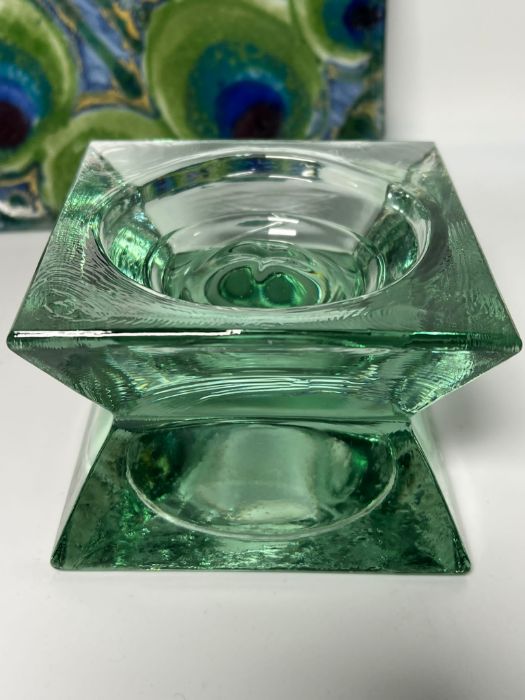 A peacock plate and a glass square candle holder (SQ23cm) - Image 3 of 4