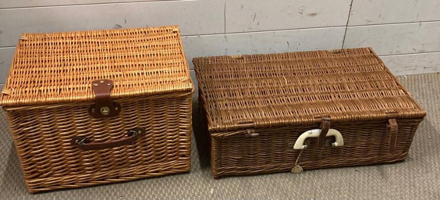 Two picnic hampers one a vintage Brexton two person set - Image 3 of 4