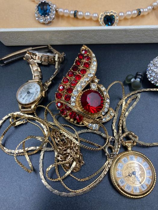 A small selection of quality costume jewellery to include a Sekonda ladies watch on a rolled gold - Image 4 of 4