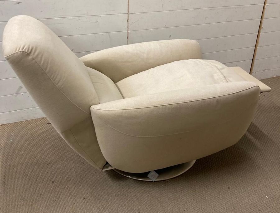 A Natuzzi reclining swivel armchair (H83cm) - Image 4 of 4