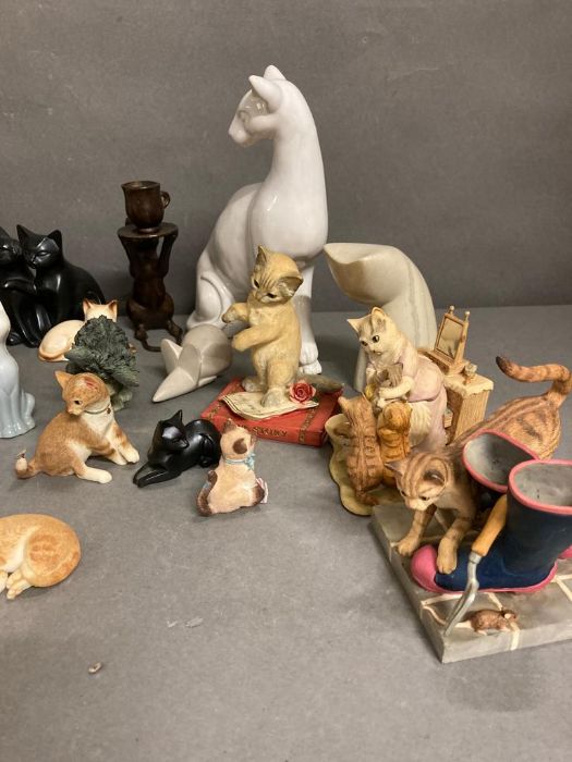 An extensive selection of ceramic and soap stone cats - Image 4 of 5