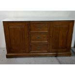 A side cabinet with drawers to centre cupboards and marble top (H90cm W150cm D42cm)