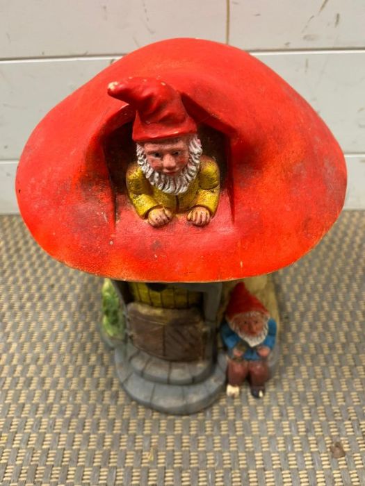 A garden gnome mushroom house - Image 2 of 2