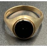 A Gents 9ct gold signet ring (Approximate Total Weight 3.9g) Size W)