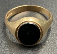 A Gents 9ct gold signet ring (Approximate Total Weight 3.9g) Size W)