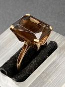 A 9ct gold cocktail style ring with smokey quartz stone. (Approximate Total weight 5.2g) (Size N)