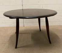 An ercol style Mid Century coffee table on splayed legs (H44cm Dia75cm)