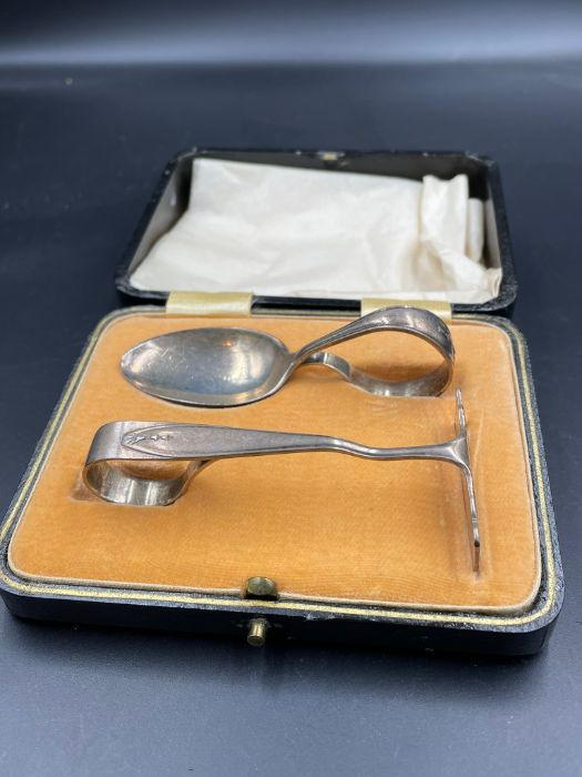 A cased hallmarked silver baby cutlery set to include spoon and pusher by William Suckling Ltd.