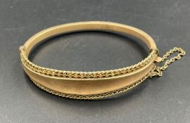 A 9ct gold bracelet with safety chain (Approximate Total weight 13)