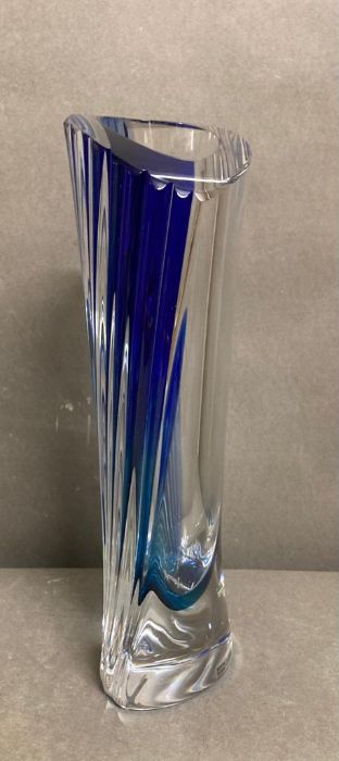 A cobalt blue and clear crystal vase by Kosta Boda of Sweden, boxed - Image 3 of 6