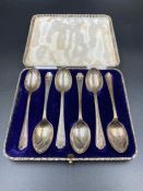 A boxed set of Walker and Hall silver teaspoons, golf theme, hallmarked for Sheffield 1933.