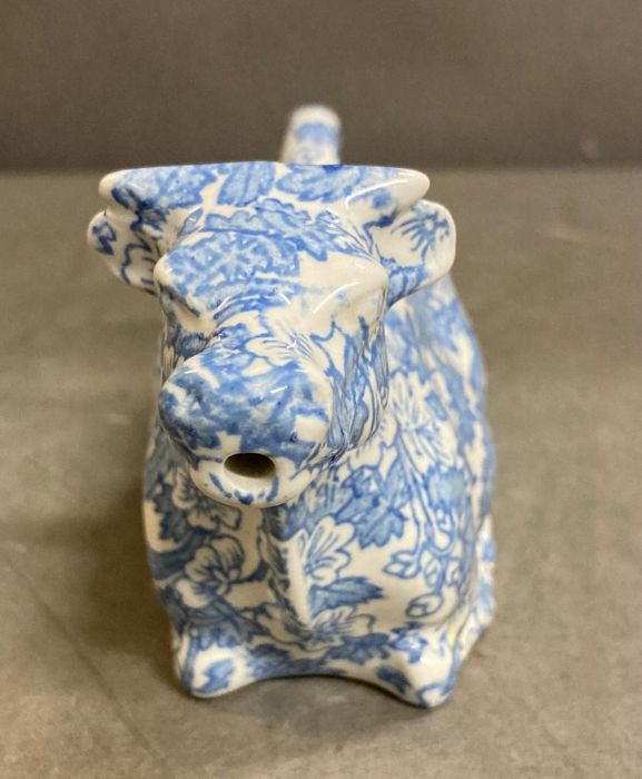 A Burgess and Leigh Burgess china creamer in the form of a cow, blue and white - Image 3 of 4