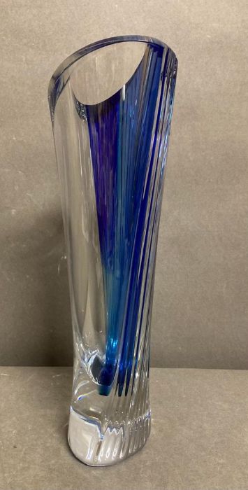 A cobalt blue and clear crystal vase by Kosta Boda of Sweden, boxed - Image 2 of 6