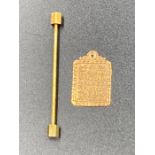 A Persian gold Koran pendant and tie bar. (Approximate Total weight 3g)