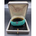 An Arabian bracelet on gold with turquoise stones and four flowers made of central diamond and