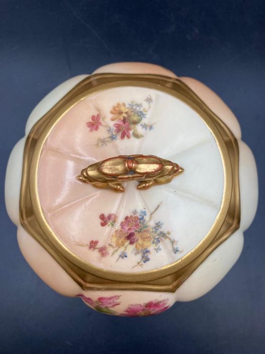 A Royal Worcester blush ivory lidded jar with floral decoration - Image 2 of 7