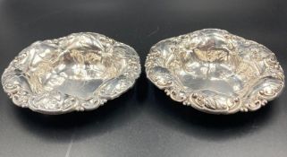 A pair of sterling silver bowls, approximate total weight 125g, both with floriate design.