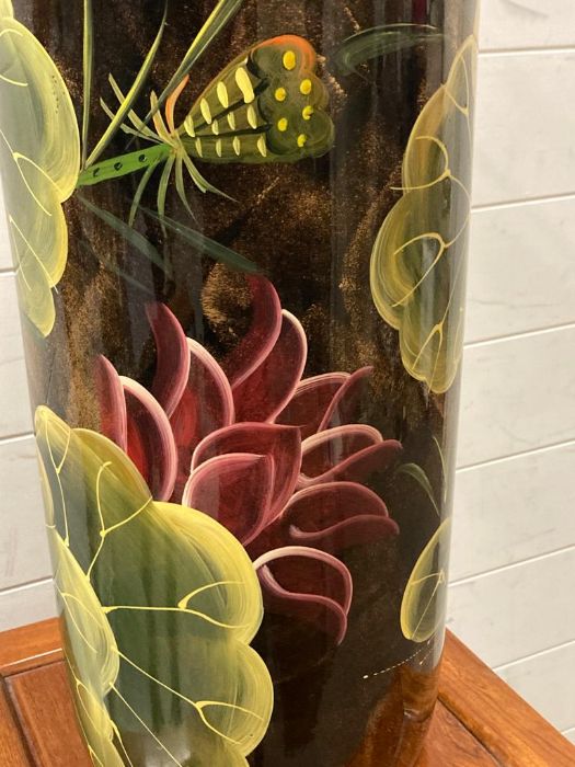 A plant pot/umbrella stand with glazed floral design - Image 3 of 3