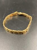 An 18ct gold bracelet marked 750 (Approximate total weight 27g)