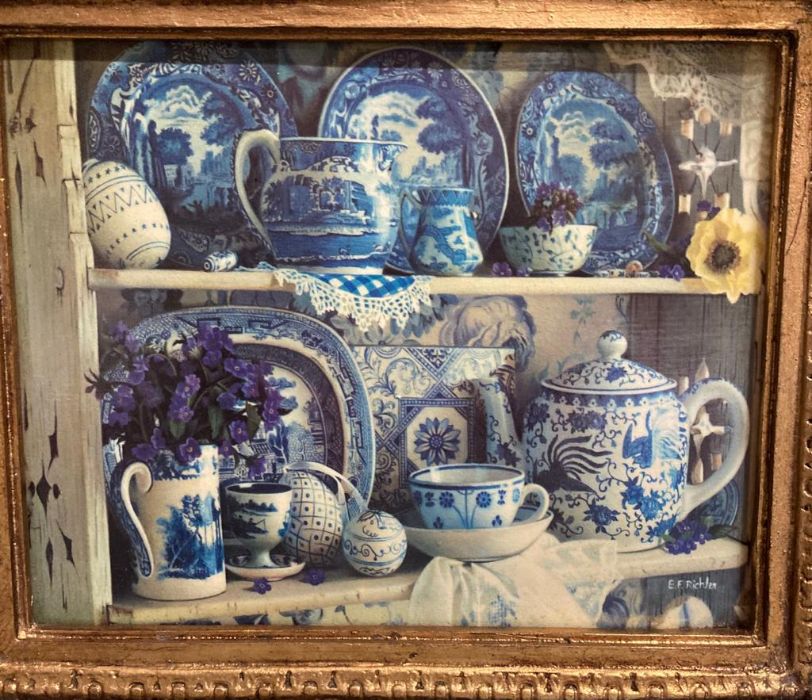 A gilt framed printed tile of blue and white ceramics - Image 4 of 4