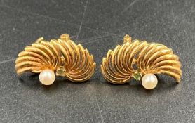 A pair of 18ct gold earrings with inset pearls (Approximate Total weight 3.6g)