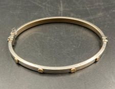 A 9ct white and yellow gold bangle (Approximate Total Weight 6.8g)