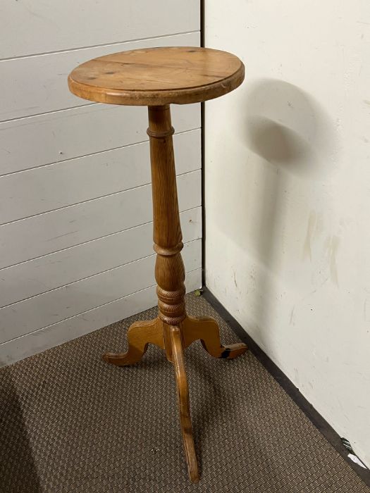 A pine plant stand (H90cm)